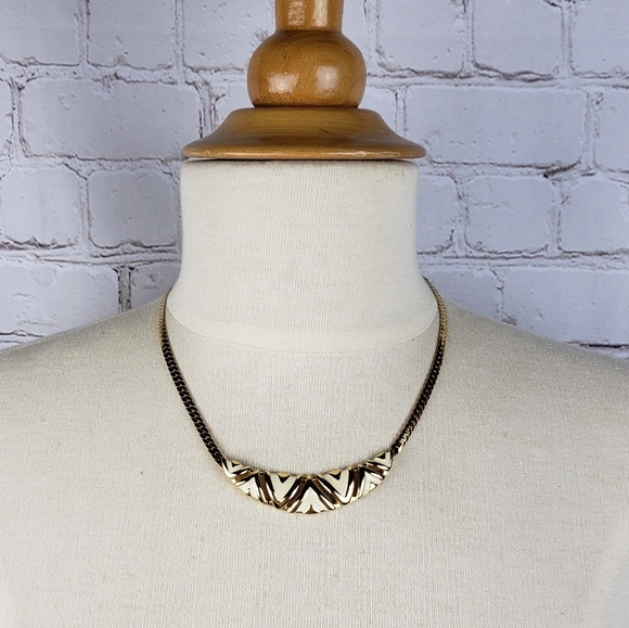 Avon Gold and White Geometric Necklace - Picture 2 of 8